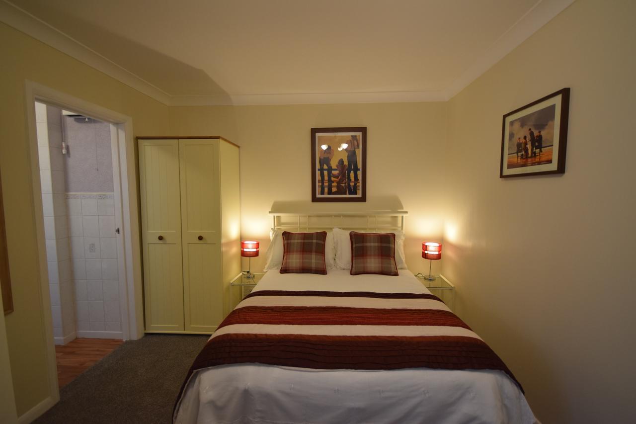 Churston Way Lodge Guest House Бриксем Экстерьер фото