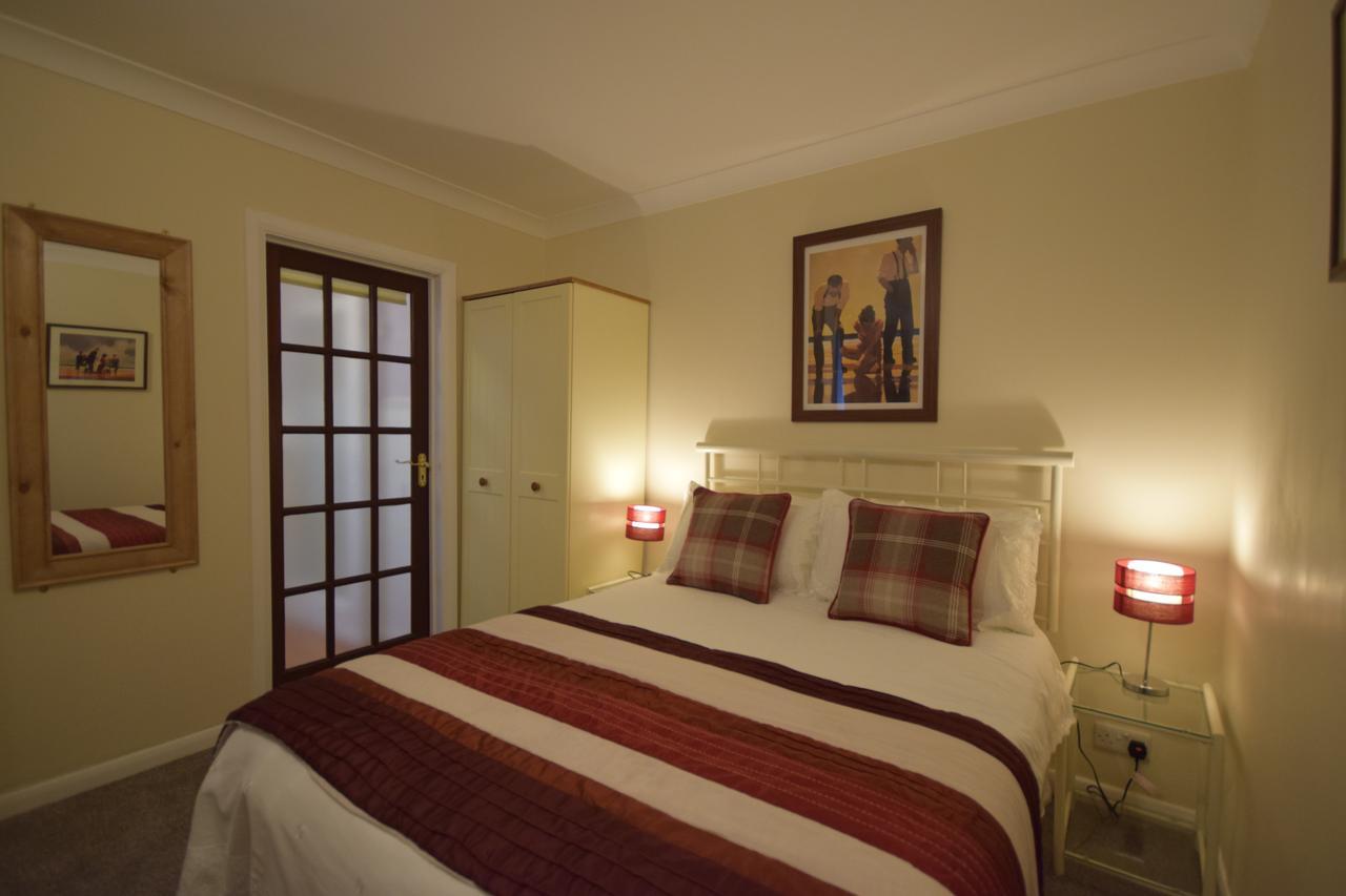 Churston Way Lodge Guest House Бриксем Экстерьер фото
